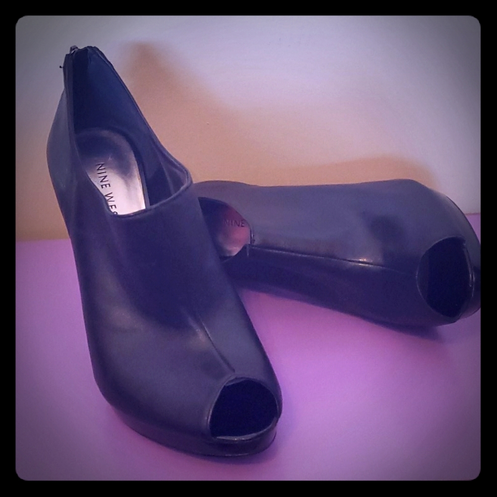 Nine West Black Leather Peep Toe Bootie